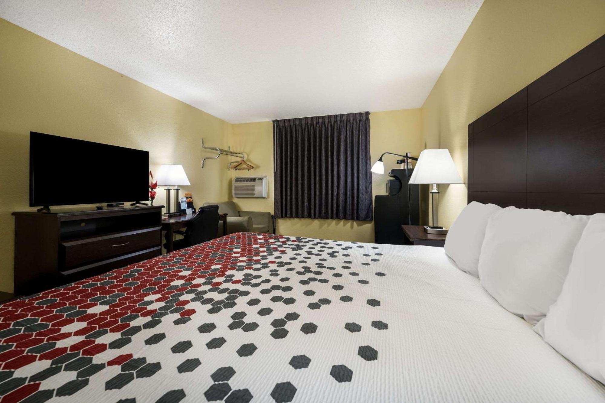 Econo Lodge Spotsylvania Town Center Fredericksburg Exterior photo