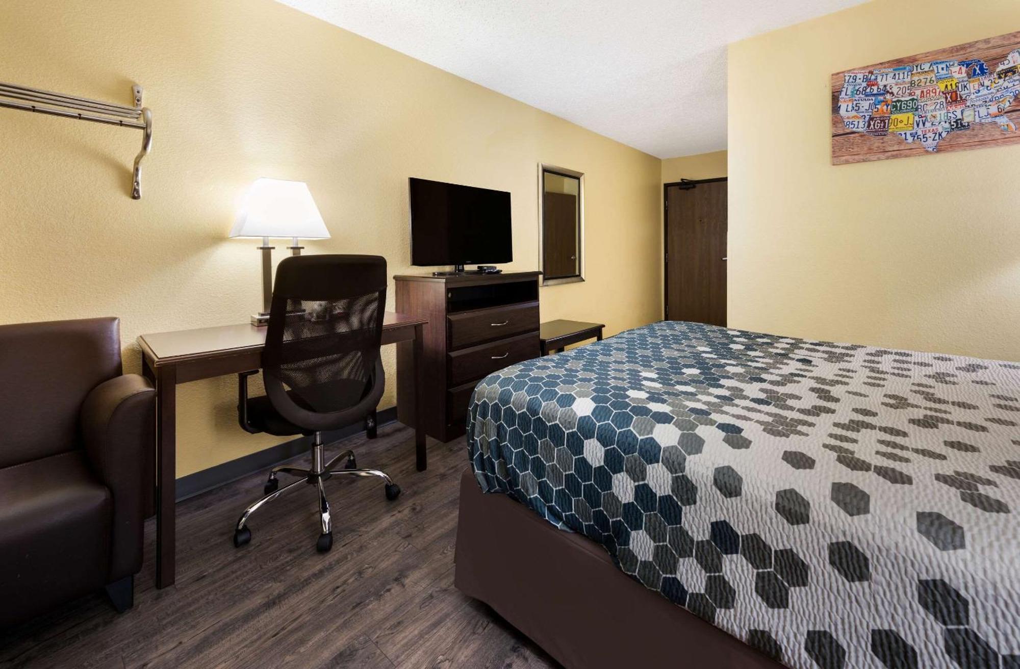 Econo Lodge Spotsylvania Town Center Fredericksburg Exterior photo